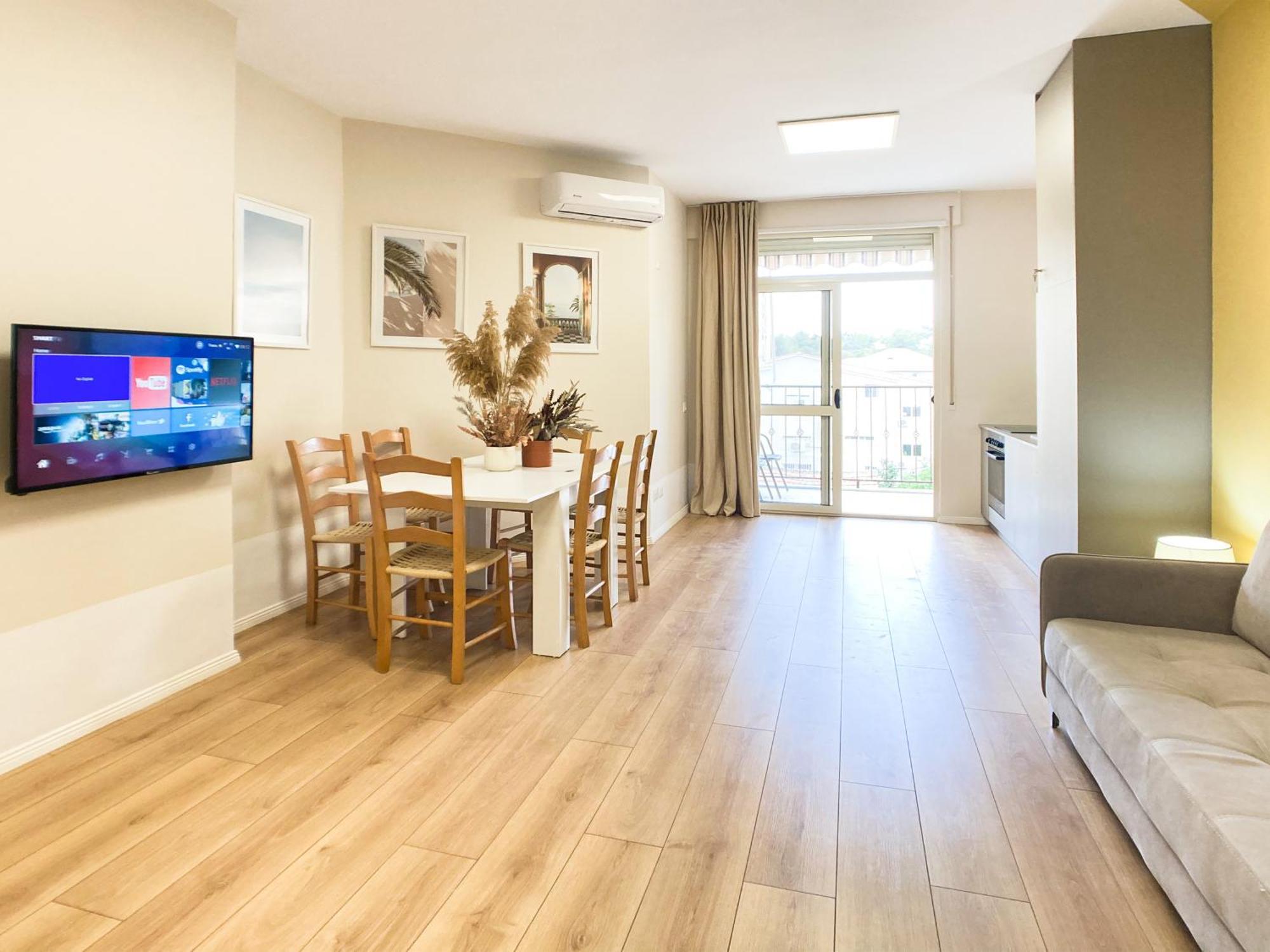 Promo Price September - By The Sea * Golem (Tirana)